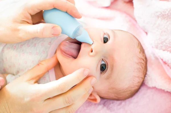 Cleaning baby nose — Stock Photo, Image