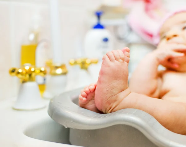 Baby toes newborn bath — Stock Photo, Image