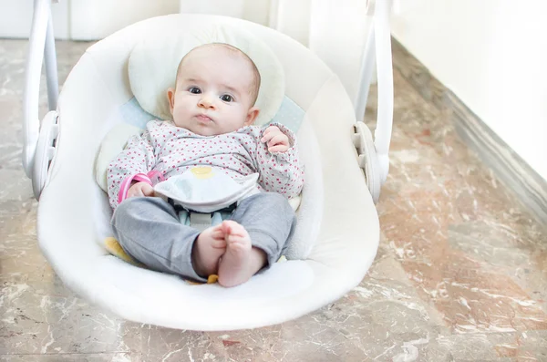 Nyfødt huske babyhuske automatisk elektrisk stol – stockfoto