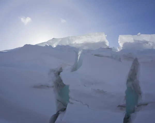 Hummocks Glace Sur Lac Bolshoe Krasnoyarsk Territoire Sibérie Journée Ensoleillée — Photo