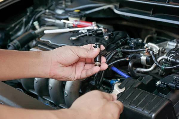 Technician Removing Petrol Engine Injector Engine Room Maintenance Concept — Stock Photo, Image