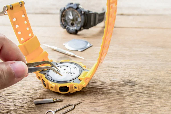 Alicates Close Usam Relógio Digital Reparação Chave Fenda Conceito Bateria — Fotografia de Stock