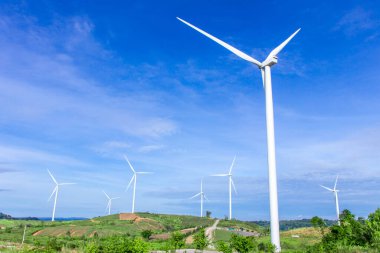 Tayland 'ın Phetchabun Eyaleti' ndeki Khao Kho İlçesi 'nde elektrik üretimi için kullanılan rüzgar türbini alanları.