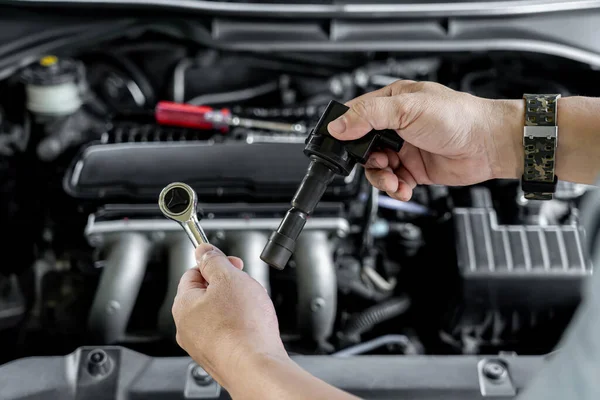 Close Spark Plug Coil Hand Man Use Block Wrench Remove — Stock Photo, Image