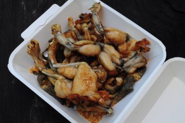 Sarımsaklı Kızarmış Kurbağa Bacağı