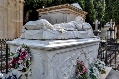 Granada mezarlığının uyuyan güzeli.