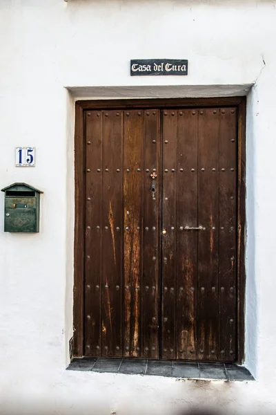 Houten Deur Van Een Huis Alpujarra Met Nummer Een Brievenbus — Stockfoto