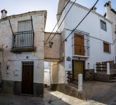 Alpujarra 'nın beyazlatılmış evleri ve onları 