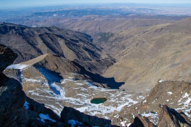 Mulhacen 'in tepesinden sineğin gölüne kadar