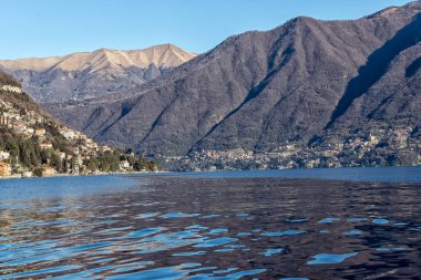 Lombardy, İtalya 'daki Como Gölü' nü çevreleyen dağın manzarası. Muhteşem bir doğa. Turizm