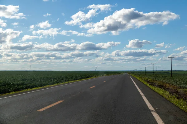 Bild Einer Autobahn Durch Eine Sojaplantage Brasilianischen Mittleren Westen Wirtschaftliche — Stockfoto