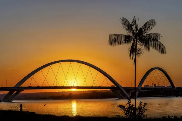 Brezilya Braslia Daki Köprüsü Nde Günbatımı Paranoya Gölü Kıyısındaki Bir — Stok fotoğraf