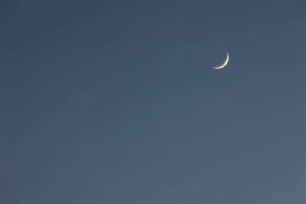 Nocny Pejzaż Fazy Woskowania Półksiężyca Przyroda — Zdjęcie stockowe