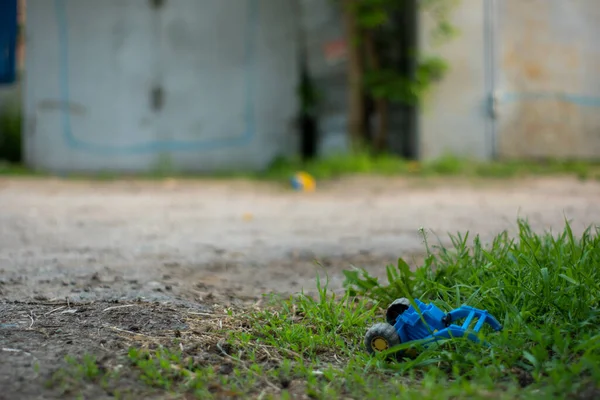 Broken Toy Tractor Area — Stock Photo, Image