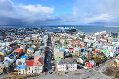 Reykjavik şehir merkezinde, İzlanda renkli evlerin Panorama görünüm