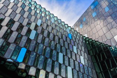 Reykjavik, 9 Nisan th 2014: Harpa Hall eşsiz mimarisi ile. Reykjavik, İzlanda