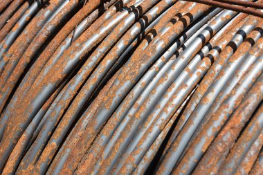 Paslı metal tel bobin kadar kapatın