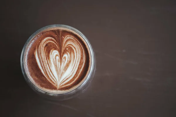 Geschlossene Ansicht Von Heißem Kakao Glasschale Mit Latte Art Herzform — Stockfoto