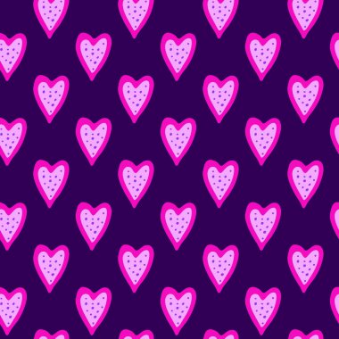 Karalama kalp şeklinde kurabiyelerle şirin, mor, pürüzsüz desen..