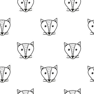 Siyah ve beyaz desenli, çizgili tilki yüzlü..