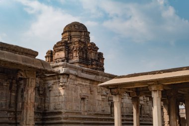 UNESCO koruması altındaki Hampi anıtları. Krishna Tapınağı 'nın kalıntıları. Karnataka, Hindistan 'ın turistik yerleri.