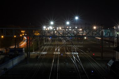 tren istasyonunda gece