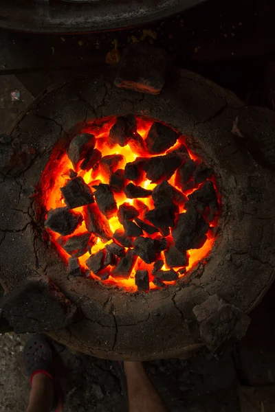 Four à Charbon Traditionnel Dans Une Forge Image stock - Image du