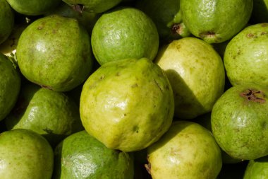 Guava. Meyve ve sebze pazarı.