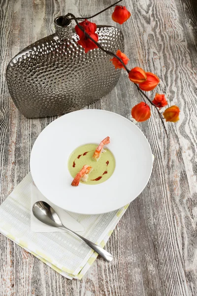 青豌豆和虾汤 — 图库照片
