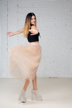 Kız bir pembe tutu adımda