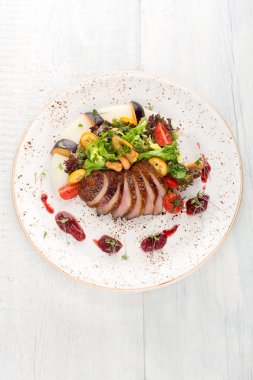 Ördek ve kavun salatası