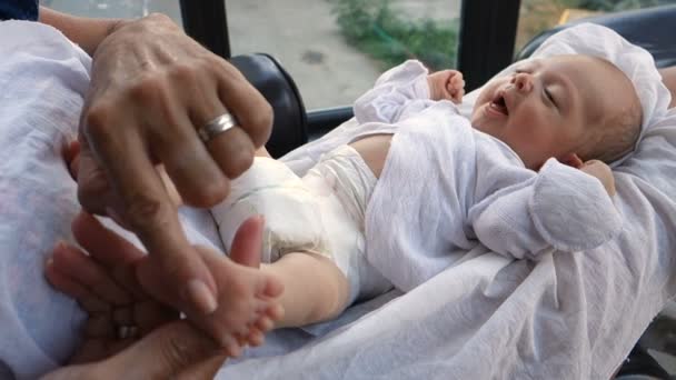 Cute newborn baby lying on mother lap — Stock Video