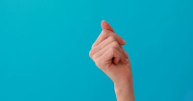 Yakın plan kadın el şıklaması ya da tıkırtı