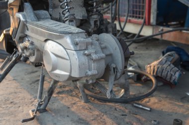 Motosiklet motoru parçası