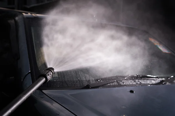 Autowäsche Reinigung mit Schaum und hallo Druckwasser / selektiv — Stockfoto