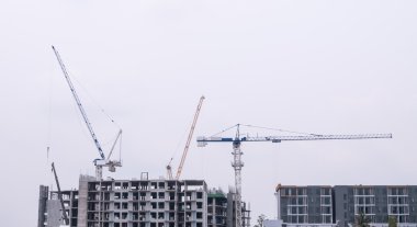 İnşaat İşçileri dökme için pompa beton için hazırlanıyorlar
