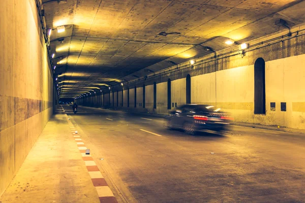 Tráfico de túneles a velocidades de coche / Estilo vintage —  Fotos de Stock
