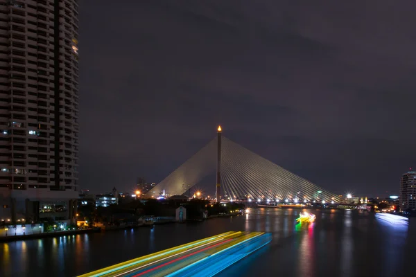 Paisaje urbano Puente vista al río — Foto de Stock