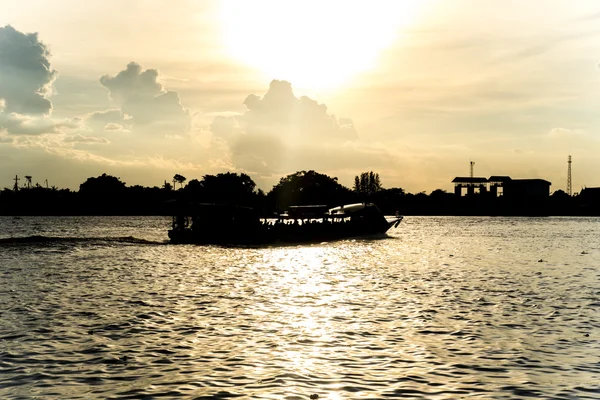 Dienstschiff am Abend. — Stockfoto