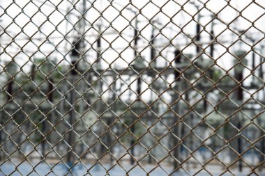 Yüksek gerilim ile yasak bölge.