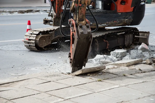 Αυτοκίνητο τρυπάνι δρόμο — Φωτογραφία Αρχείου