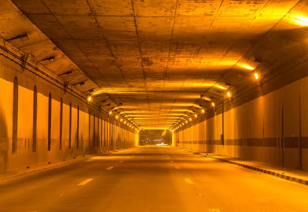 Tunnelverkehr mit Autotempo. lizenzfreie Stockfotos