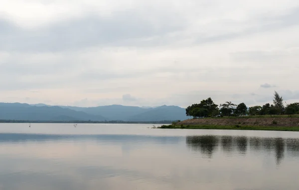 Reservoaren i skogen — Stockfoto