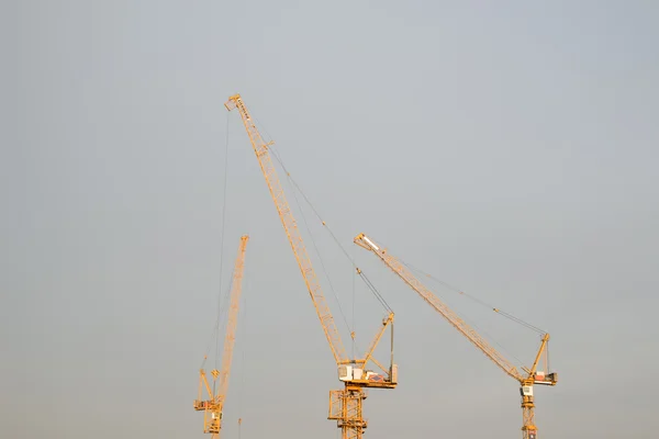 Yellow hoisting crane — Stock Photo, Image