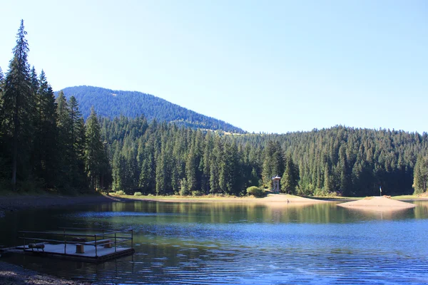 Lake Synevir in Oekraïne — Stockfoto