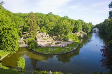 Uman, Ukrayna 'daki Ulusal Dendroloji Parkı' ndaki Sahne Gölü 