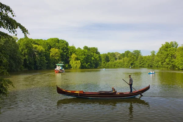 Uman Ukraine Juillet 2020 Gondole Sur Lac Dans Parc Dendrologique — Photo