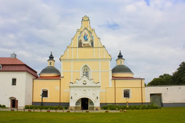 Церковь Успения Пресвятой Богородицы Доминиканский Монастырь Летичеве Украина — стоковое фото