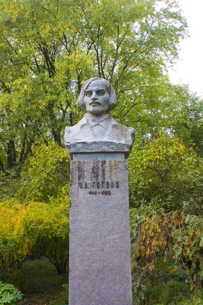 Monumento Nikolay Gogol Cerca Universidad Nizhyn Ucrania — Foto de Stock