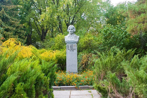 Monumento Nikolay Gogol Perto Universidade Nizhyn Ucrânia — Fotografia de Stock